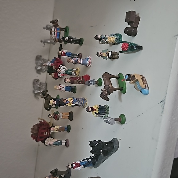 Micro figurines bundle - Picture 1 of 4